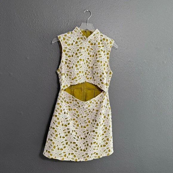 Love Bonito NWT Lace Cutout Mini Dress Size M - Picture 5 of 12